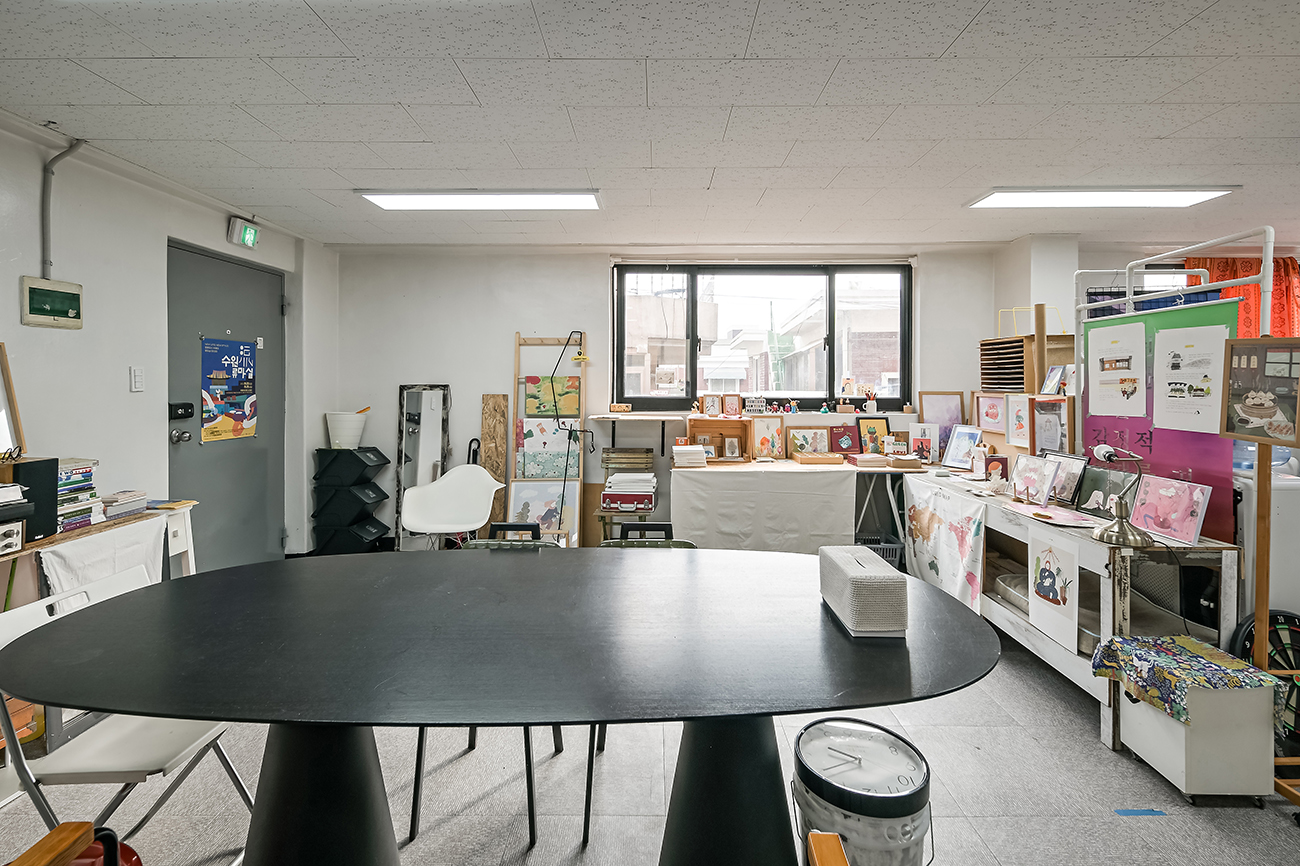 근데미술관 내부 전경